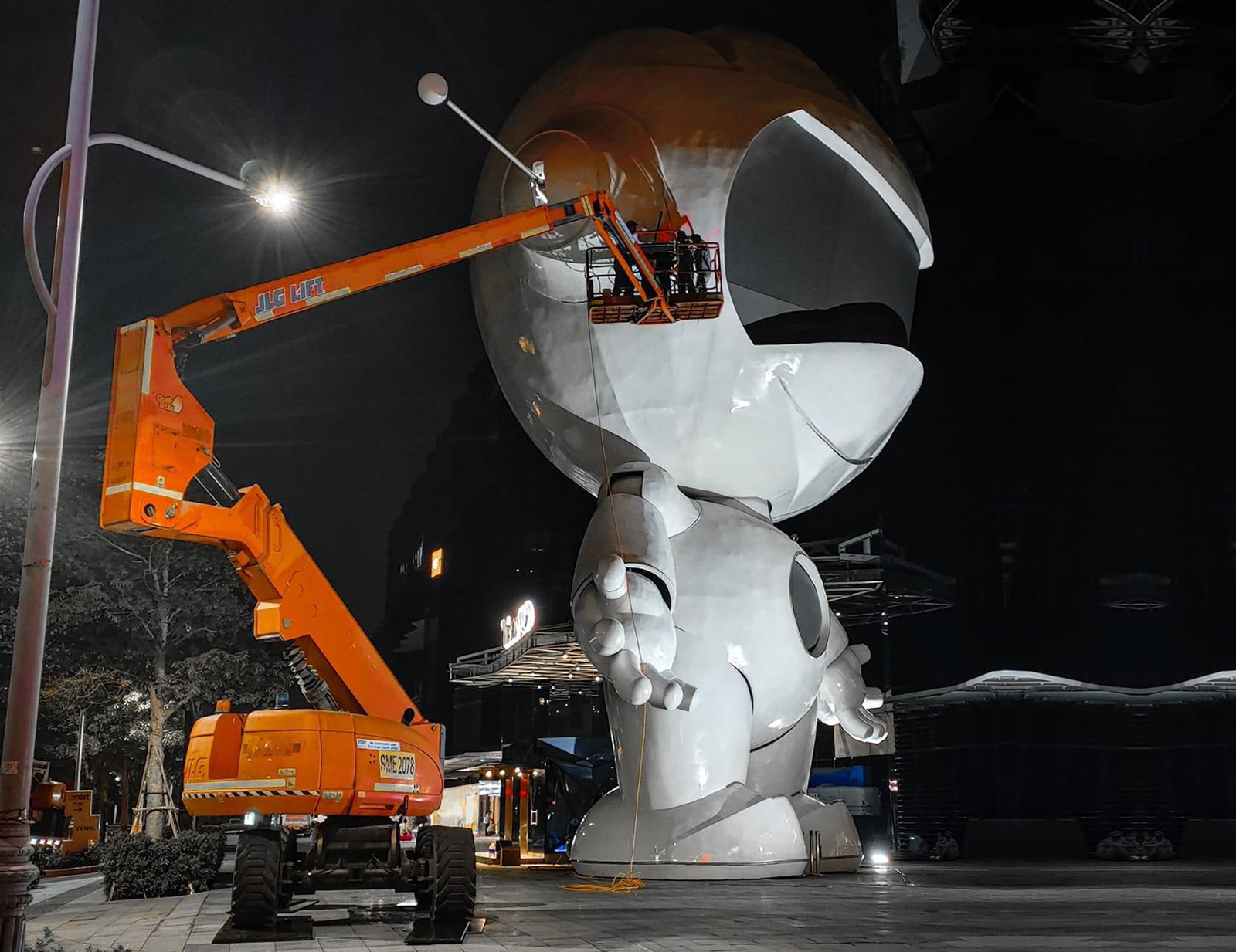 Hình ảnh Robot khổng lồ BESO tại Emart Sala Thủ Thiêm