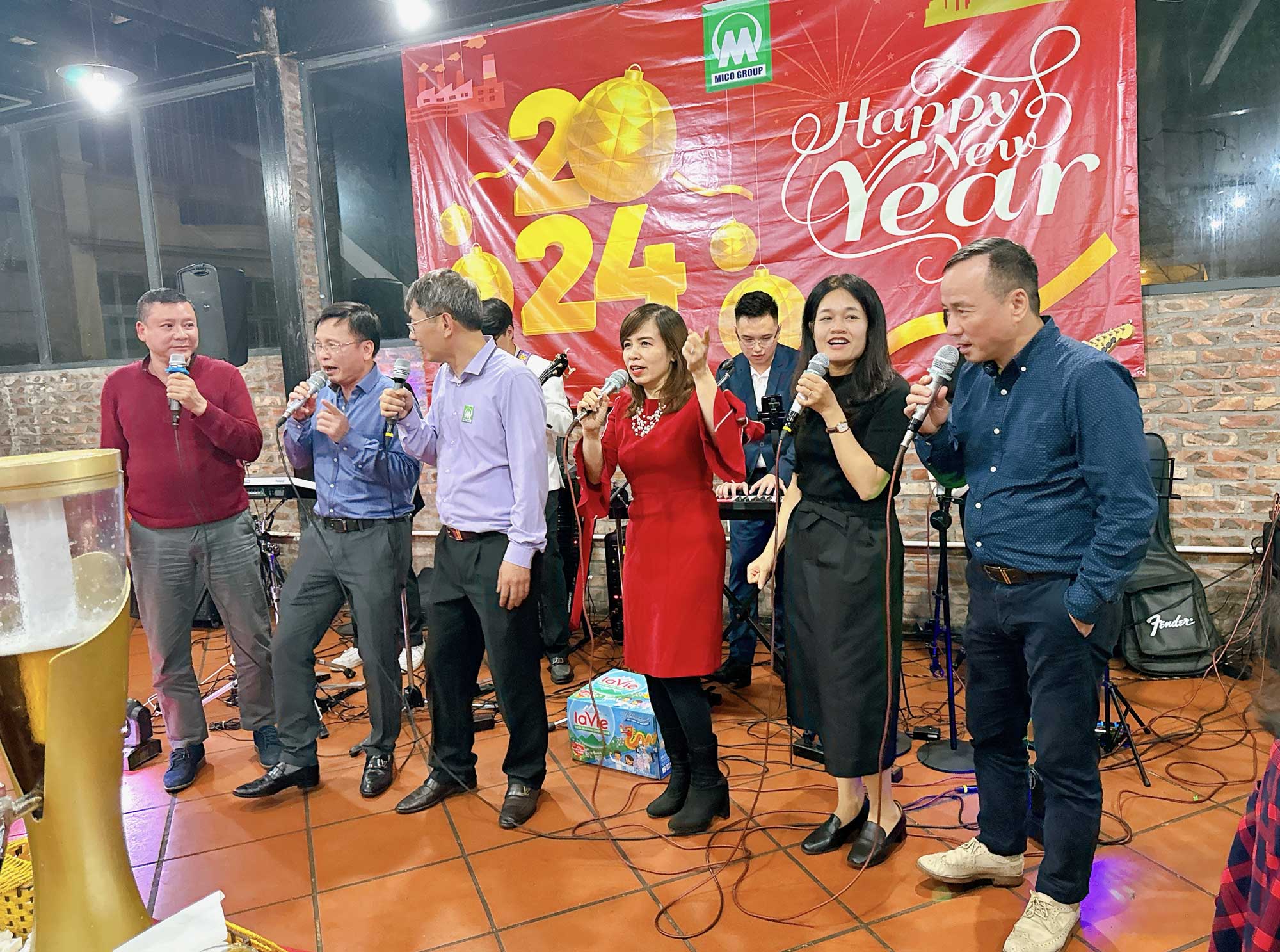 Ban Lãnh đạo MICO GROUP cất cao tiếng hát chào đón năm mới